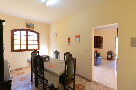 Casa à venda com 204m², 3 quartos e 2 vagas Casa à venda com 204m², 3 quartos e 2 vagasSala de Jantar