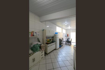 Casa à venda com 204m², 3 quartos e 2 vagas Casa à venda com 204m², 3 quartos e 2 vagasCozinha e Área de Serviço