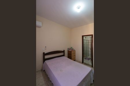 Casa à venda com 204m², 3 quartos e 2 vagas Casa à venda com 204m², 3 quartos e 2 vagasQuarto 2 Suite