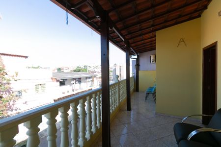 Casa à venda com 204m², 3 quartos e 2 vagas Casa à venda com 204m², 3 quartos e 2 vagasVaranda Sala