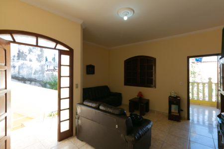 Casa à venda com 204m², 3 quartos e 2 vagas Casa à venda com 204m², 3 quartos e 2 vagasSala