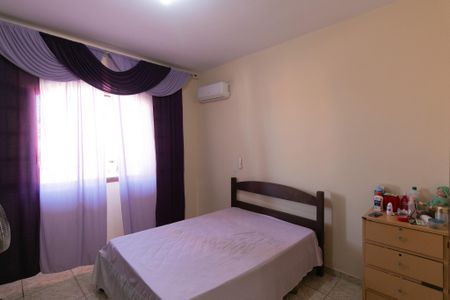 Casa à venda com 204m², 3 quartos e 2 vagas Casa à venda com 204m², 3 quartos e 2 vagasQuarto 2 Suite