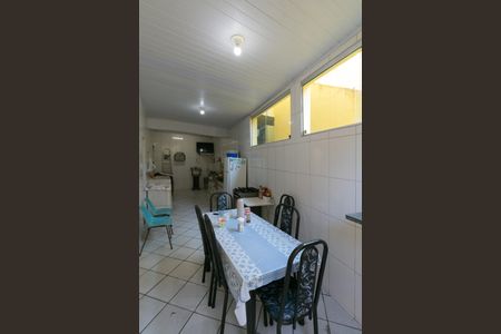 Casa à venda com 204m², 3 quartos e 2 vagas Casa à venda com 204m², 3 quartos e 2 vagasCozinha e Área de Serviço