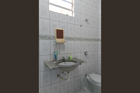 Casa à venda com 204m², 3 quartos e 2 vagas Casa à venda com 204m², 3 quartos e 2 vagasBanheiro Social