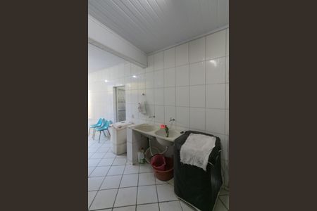 Casa à venda com 204m², 3 quartos e 2 vagas Casa à venda com 204m², 3 quartos e 2 vagasCozinha e Área de Serviço