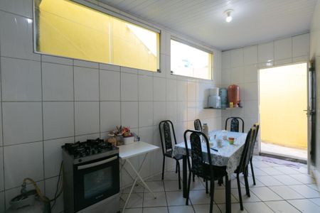 Casa à venda com 204m², 3 quartos e 2 vagas Casa à venda com 204m², 3 quartos e 2 vagasCozinha e Área de Serviço
