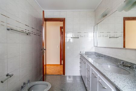 Apartamento à venda com 188m², 4 quartos e 3 vagas Apartamento à venda com 188m², 4 quartos e 3 vagasBanheiro da Suíte
