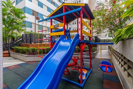 Apartamento à venda com 188m², 4 quartos e 3 vagas Apartamento à venda com 188m², 4 quartos e 3 vagasÁrea comum - Playground