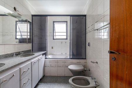 Apartamento à venda com 188m², 4 quartos e 3 vagas Apartamento à venda com 188m², 4 quartos e 3 vagasBanheiro da Suíte