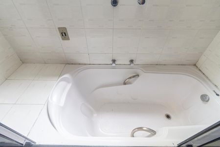 Apartamento à venda com 188m², 4 quartos e 3 vagas Apartamento à venda com 188m², 4 quartos e 3 vagasBanheiro da Suíte