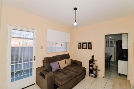 Casa à venda com 105m², 4 quartos e 2 vagas Casa à venda com 105m², 4 quartos e 2 vagasSala