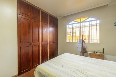 Casa à venda com 185m², 3 quartos e 2 vagas Casa à venda com 185m², 3 quartos e 2 vagasQuarto 2