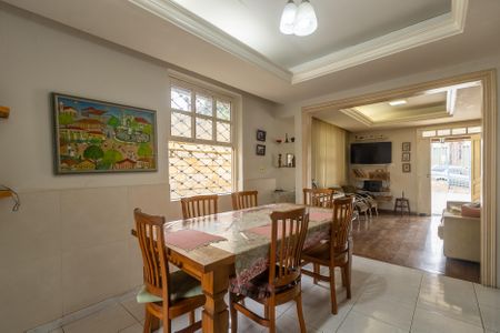 Casa à venda com 185m², 3 quartos e 2 vagas Casa à venda com 185m², 3 quartos e 2 vagasSala