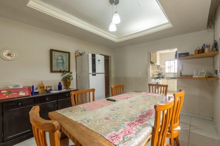 Casa à venda com 185m², 3 quartos e 2 vagas Casa à venda com 185m², 3 quartos e 2 vagasSala