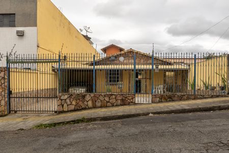 Casa à venda com 185m², 3 quartos e 2 vagas Casa à venda com 185m², 3 quartos e 2 vagasFachada