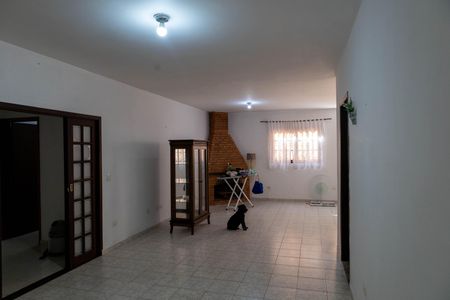 Casa para alugar com 380m², 3 quartos e 10 vagas Casa para alugar com 380m², 3 quartos e 10 vagasSala