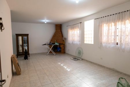 Casa para alugar com 380m², 3 quartos e 10 vagas Casa para alugar com 380m², 3 quartos e 10 vagasSala