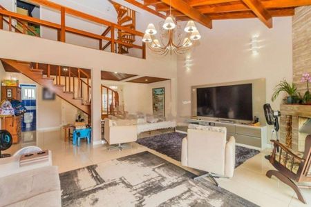 Sala de casa à venda com 4 quartos, 330m² em Espírito Santo, Porto Alegre