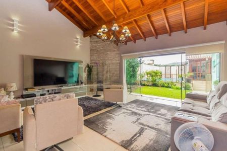 Sala de casa à venda com 4 quartos, 330m² em Espírito Santo, Porto Alegre