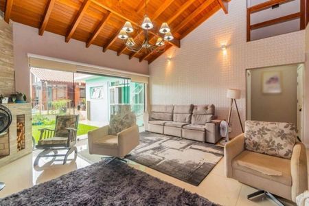 Sala de casa à venda com 4 quartos, 330m² em Espírito Santo, Porto Alegre