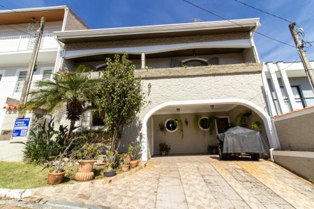 Casa de condomínio à venda com 208m², 4 quartos e 2 vagas Casa de condomínio à venda com 208m², 4 quartos e 2 vagasPlaca