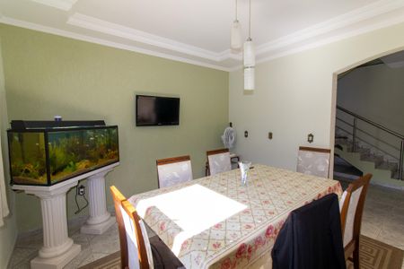 Casa de condomínio à venda com 208m², 4 quartos e 2 vagas Casa de condomínio à venda com 208m², 4 quartos e 2 vagasSala de Estar
