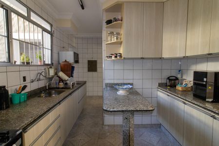 Casa de condomínio à venda com 208m², 4 quartos e 2 vagas Casa de condomínio à venda com 208m², 4 quartos e 2 vagasCozinha