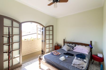 Casa de condomínio à venda com 208m², 4 quartos e 2 vagas Casa de condomínio à venda com 208m², 4 quartos e 2 vagasQuarto 2