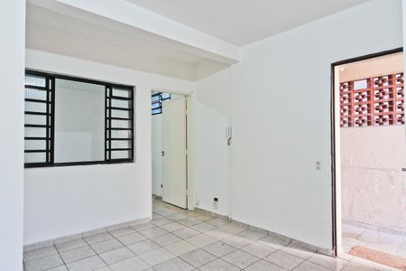 Sala de casa para alugar com 2 quartos, 80m² em Vila Cavaton, São Paulo