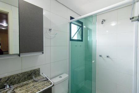 Banheiro Social de kitnet/studio para alugar com 1 quarto, 33m² em Batel, Curitiba
