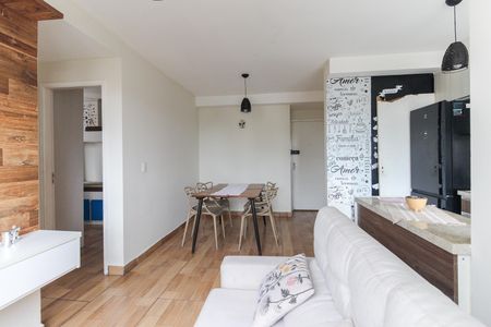 Sala de apartamento à venda com 2 quartos, 45m² em Vila Carmosina, São Paulo