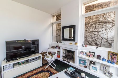 Sala de casa de condomínio para alugar com 4 quartos, 750m² em Alphaville, Santana de Parnaíba