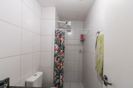 Banheiro de apartamento à venda com 2 quartos, 33m² em Vila Pierina, São Paulo
