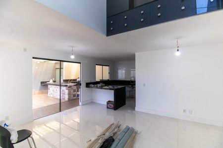 Sala de casa à venda com 4 quartos, 185m² em Piratininga, Niterói