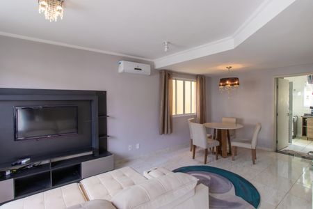 Sala de casa de condomínio para alugar com 3 quartos, 113m² em Paisagem Renoir, Cotia