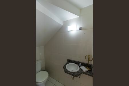 Lavabo de casa de condomínio para alugar com 3 quartos, 113m² em Paisagem Renoir, Cotia