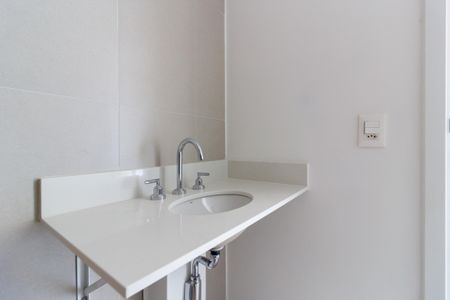 Banheiro de kitnet/studio à venda com 1 quarto, 25m² em Pinheiros, São Paulo