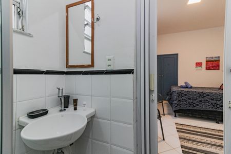 Banheiro de casa à venda com 1 quarto, 20m² em Copacabana, Rio de Janeiro
