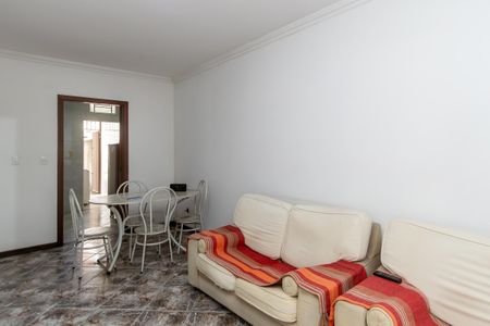 Sala de casa à venda com 2 quartos, 123m² em Heliópolis, Belo Horizonte