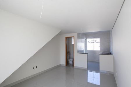 Sala de casa à venda com 2 quartos, 65m² em Piratininga, Belo Horizonte