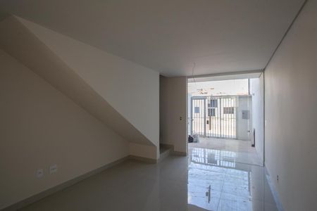 Sala de casa à venda com 2 quartos, 65m² em Rio Branco, Belo Horizonte