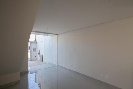 Sala de casa à venda com 2 quartos, 65m² em Rio Branco, Belo Horizonte