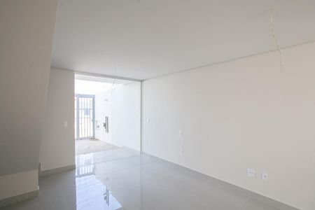 Sala de casa à venda com 2 quartos, 74m² em Rio Branco, Belo Horizonte