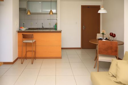 Sala de apartamento para alugar com 1 quarto, 42m² em Stiep, Salvador