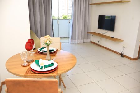 Sala de apartamento para alugar com 1 quarto, 42m² em Stiep, Salvador