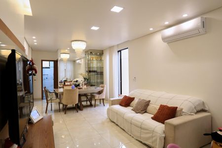 Sala de casa à venda com 3 quartos, 190m² em Cachoeirinha, Belo Horizonte