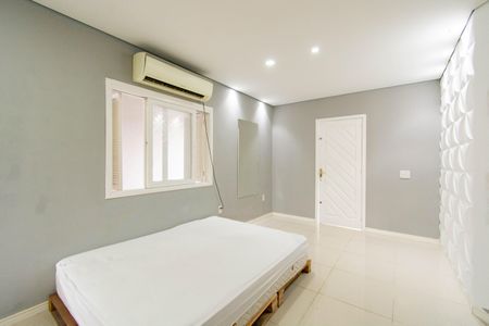 Sala de casa à venda com 5 quartos, 200m² em Fátima, Canoas