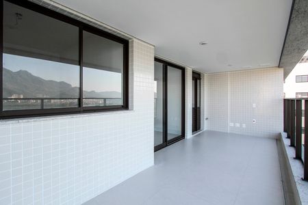Varanda de apartamento à venda com 3 quartos, 96m² em Barra da Tijuca, Rio de Janeiro