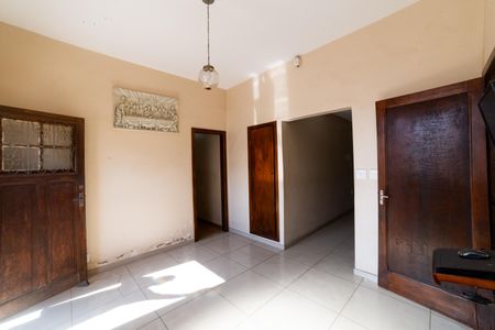 Sala de casa para alugar com 8 quartos, 883m² em Santa Tereza, Belo Horizonte