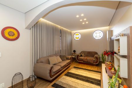 Sala de casa à venda com 4 quartos, 264m² em Carlos Prates, Belo Horizonte